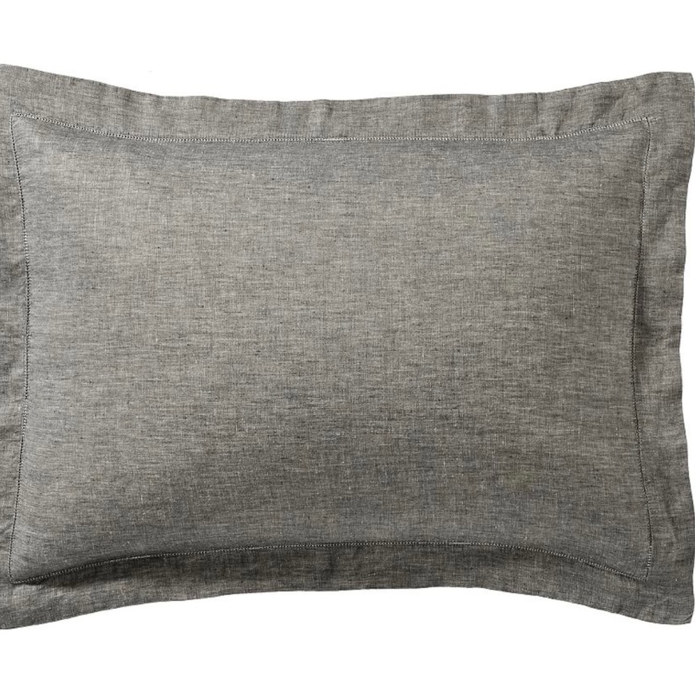 POTTERY BARN BELGIAN FLAX LINEN SHAM. SIZE: 26 X 20 IN. CHARCOAL.